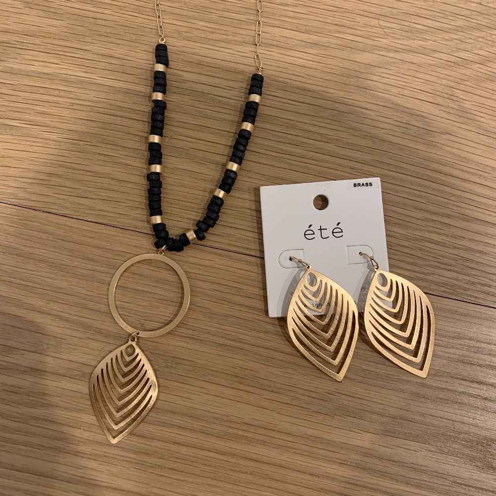 Ete jewelry, earrings and necklace black and gold leaf